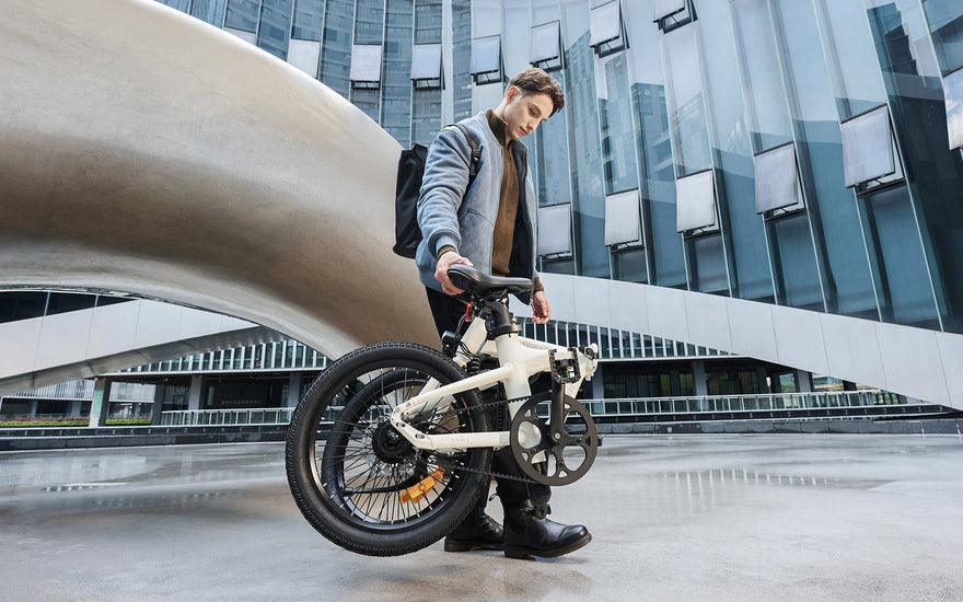 This blog covers commuting with e-bike in UK, highlighting folding e-bikes as a low-cost, convenient, and portable option for urban commuters.