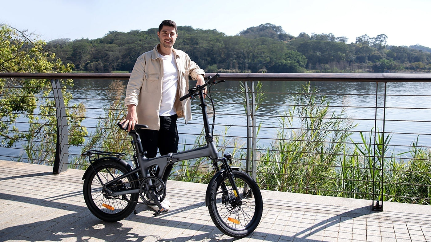 Folding E-Bikes and Mixed Transport in the UK: Saving Space and Time