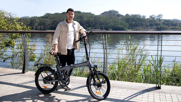 Folding E-Bikes and Mixed Transport in the UK: Saving Space and Time