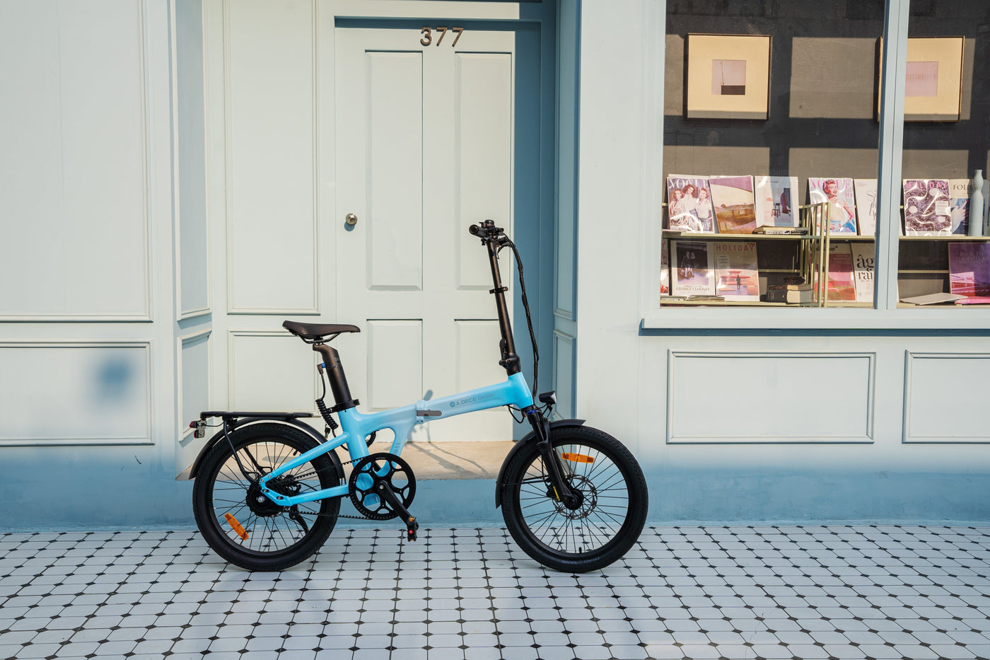 A long-range e-bike suitable for urban commuting and traveling