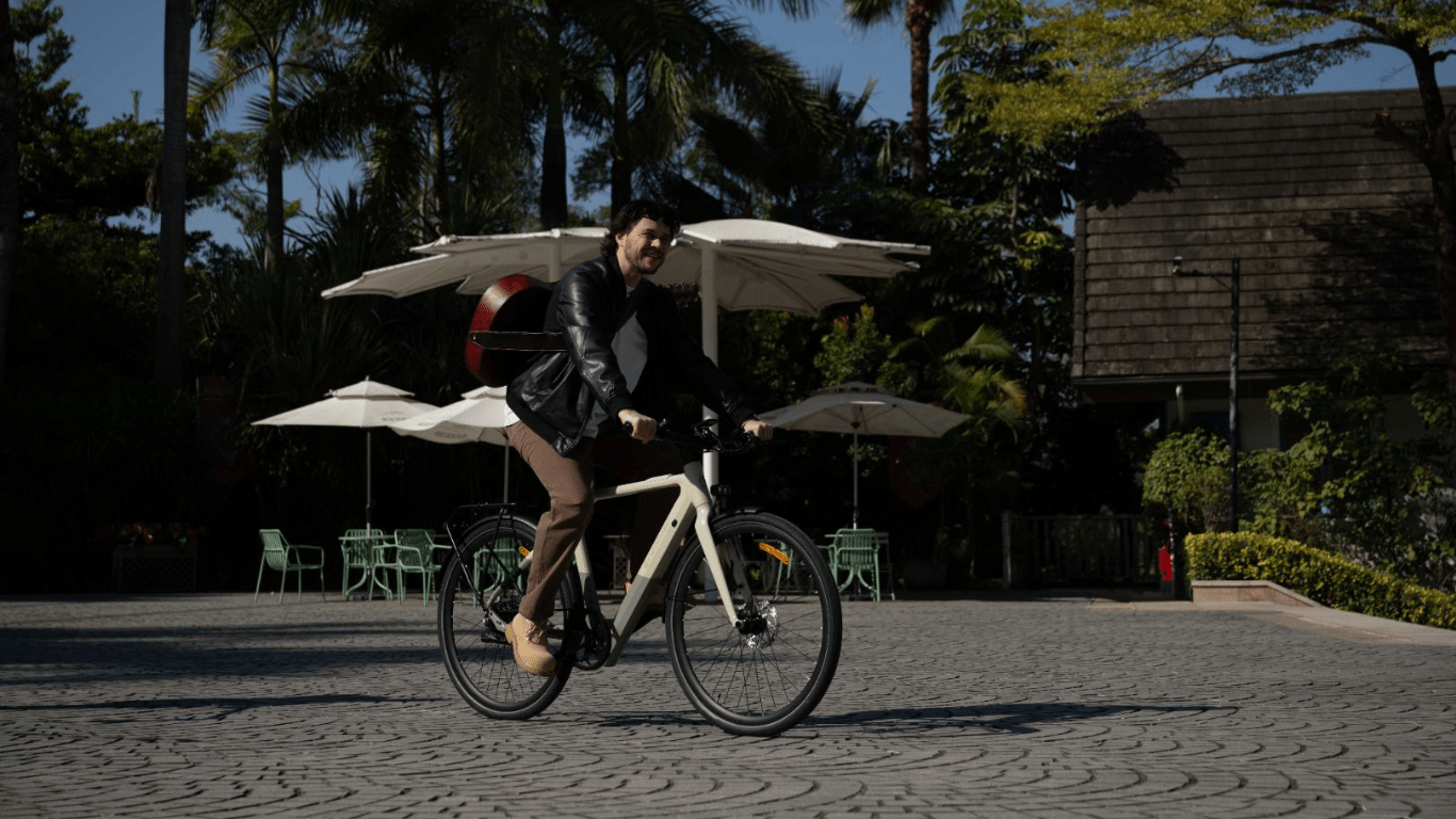 Are Smart E-Bikes Worth It? Top UK E-Bikes with GPS & App Controls