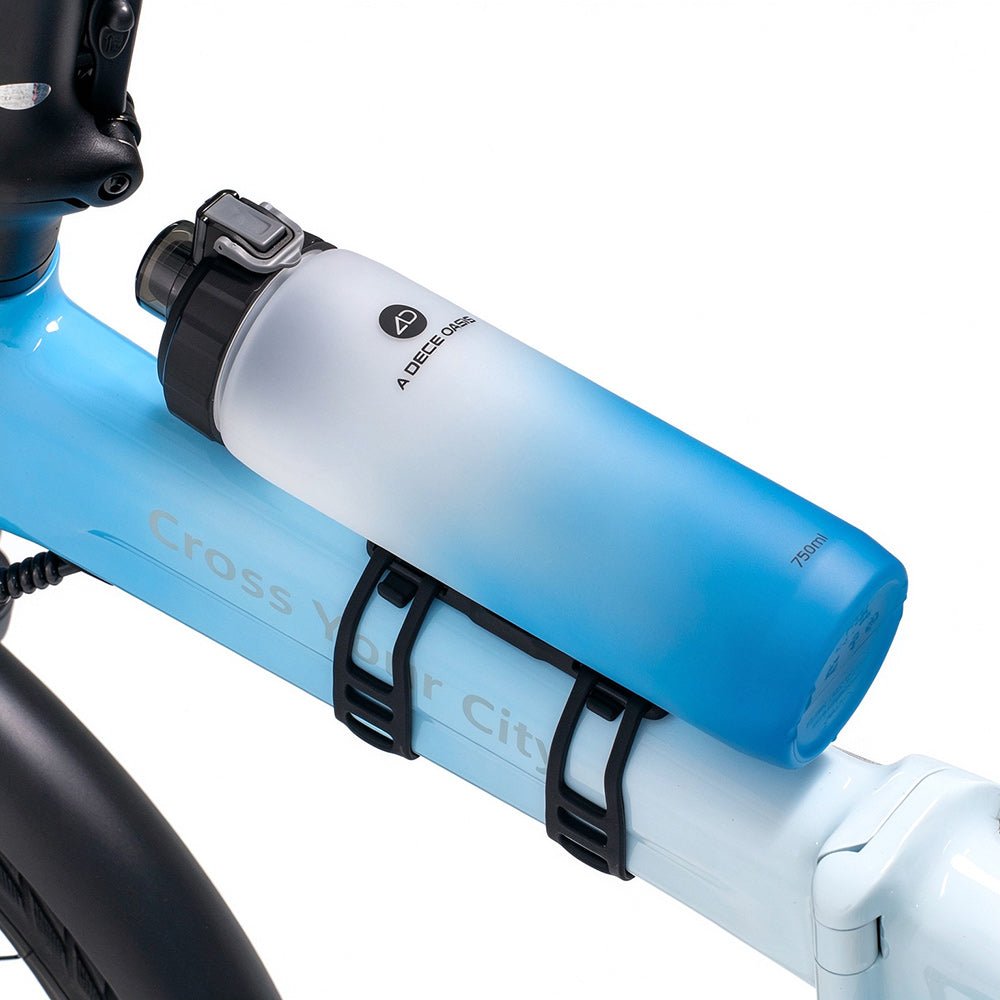 Close-up of the ADO CC02 750ml water bottle secured to the bike frame with adjustable black silicone straps and the AQS Mag mounting base.